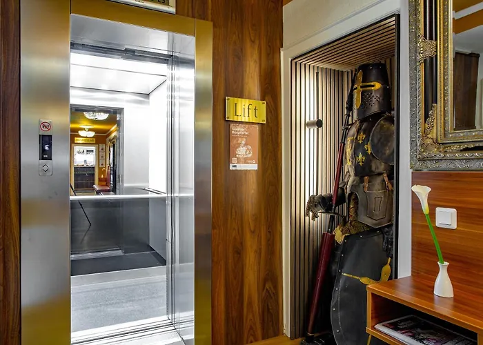 TIPTOP Hotel Burgschmiet Garni